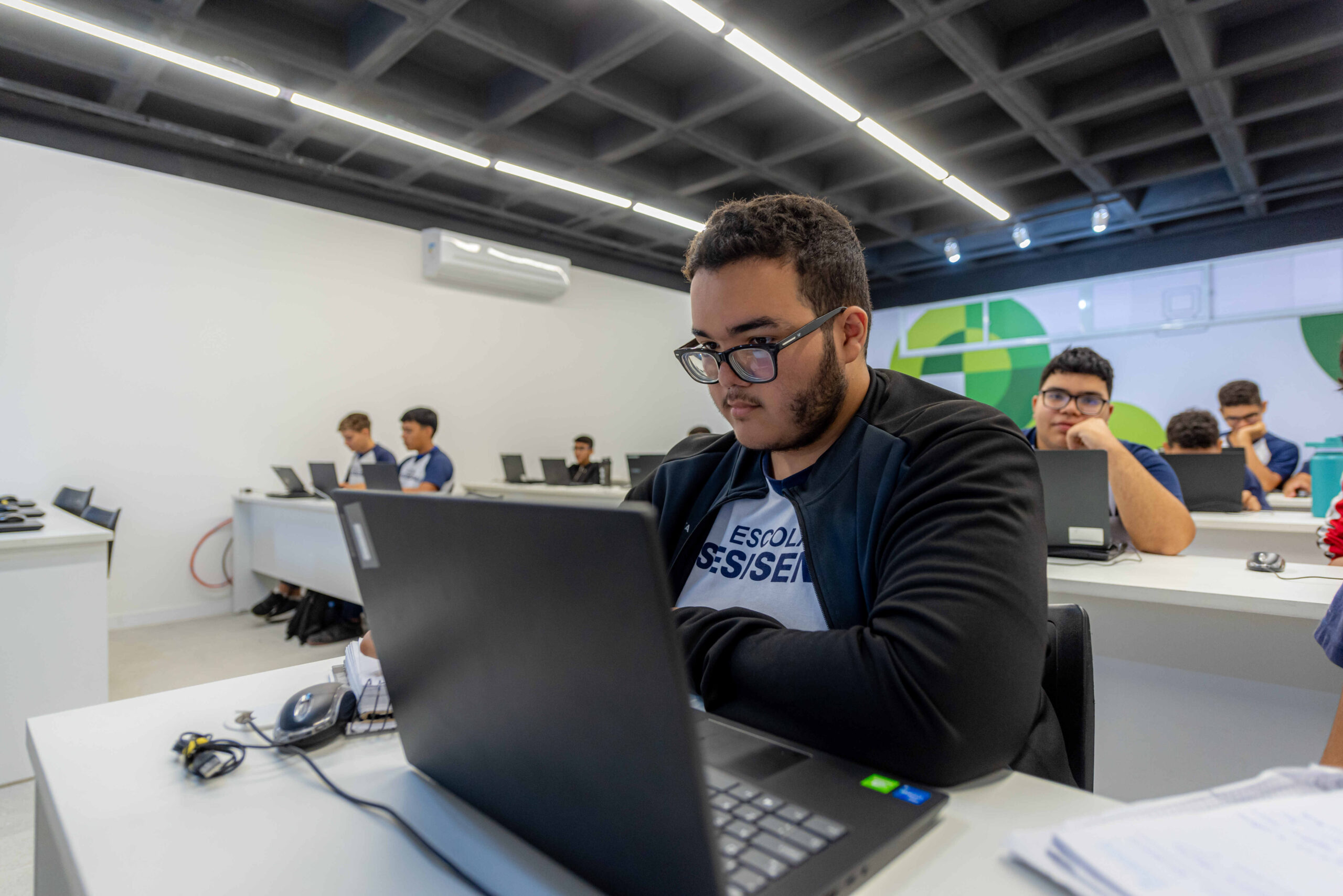 Educação e inovação a serviço da indústria: a atuação do SENAI e SESI no Ceará